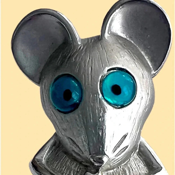 Vintage Signed JJ Silvertone/ Matte Blind Mouse Brooch/Pin.  Big mouse eyes - Picture 2 of 5